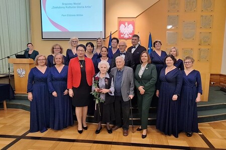 Elżbieta Willim z Glorią Artis